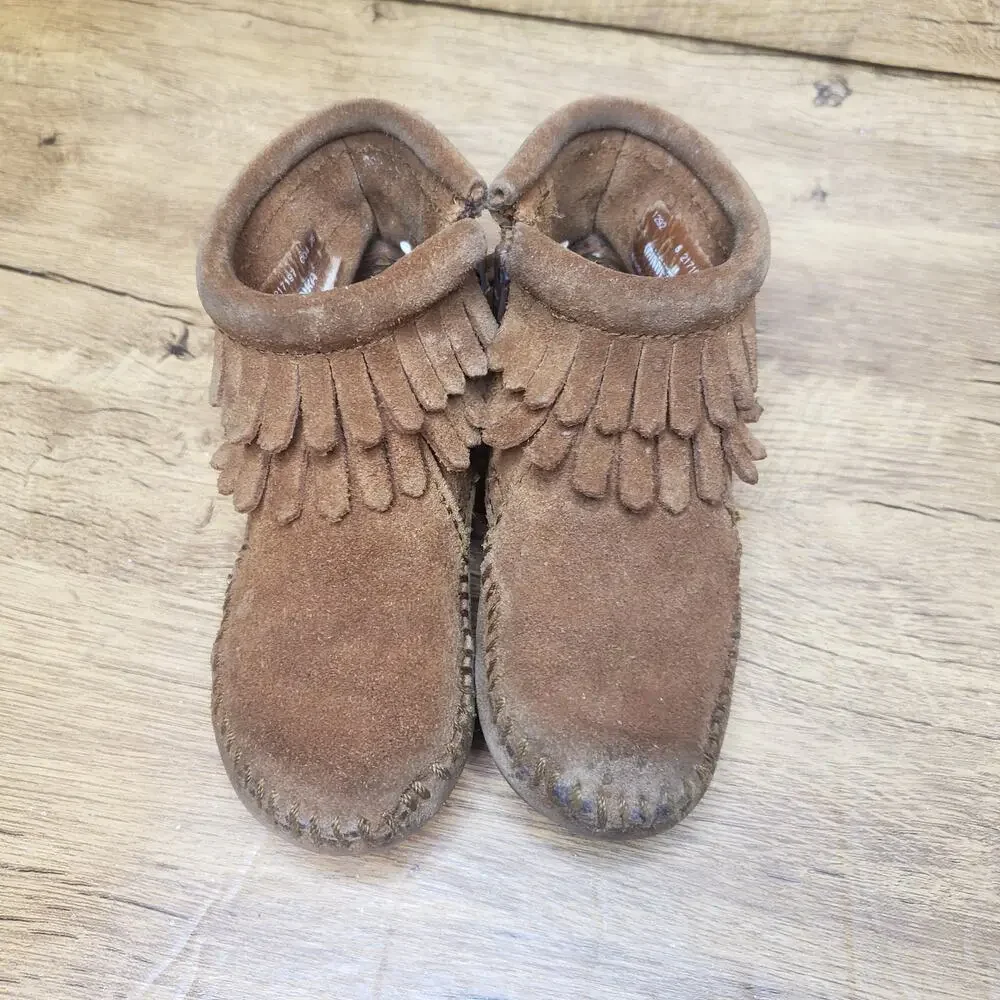 Minnetonka brown leather double fringe ankle bootie sz 5